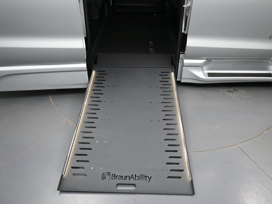 New 2026 Chrysler Pacifica Select Safety - BraunAbility Side Entry In Floor Automatic Ramp