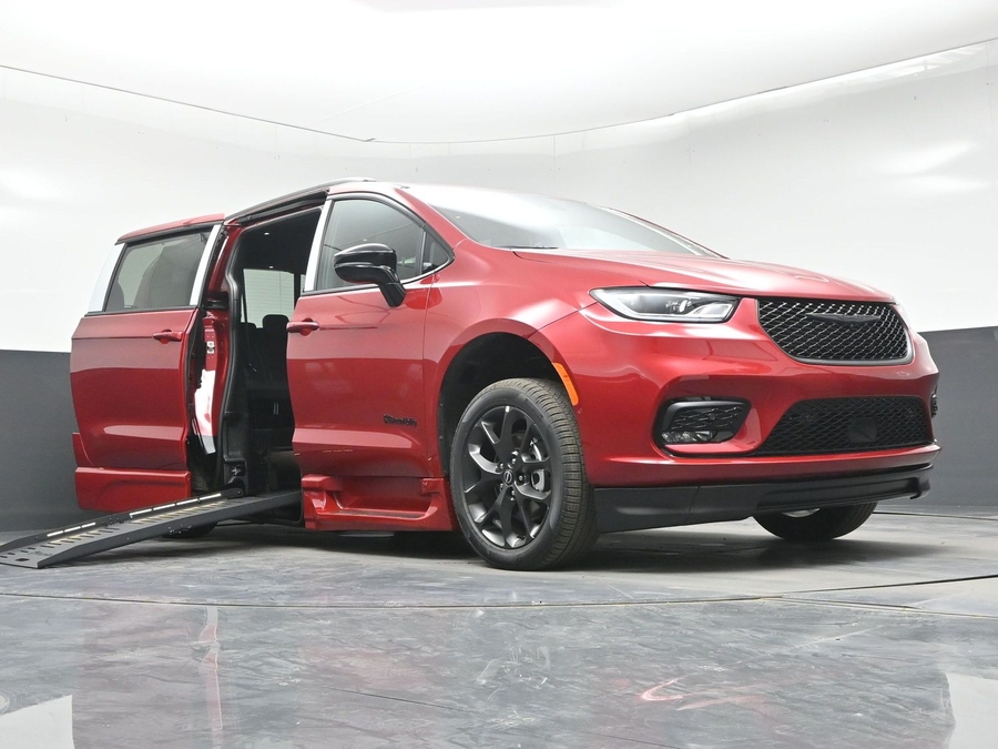 Red Chrysler Pacifica image number 16