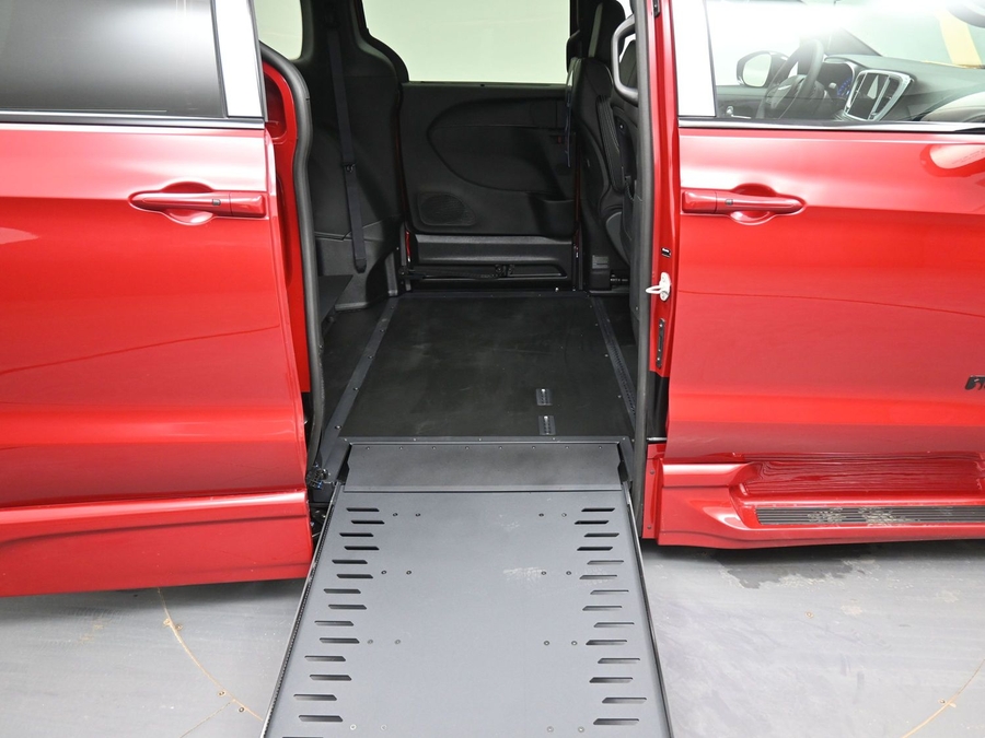 New 2026 Chrysler Pacifica Select Sport - BraunAbility Side Entry In Floor Automatic Ramp