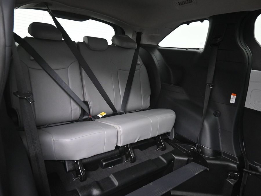 New 2026 Toyota Sienna Hybrid XLE Add - BraunAbility Side Entry Entry In Floor Automatic Ramp