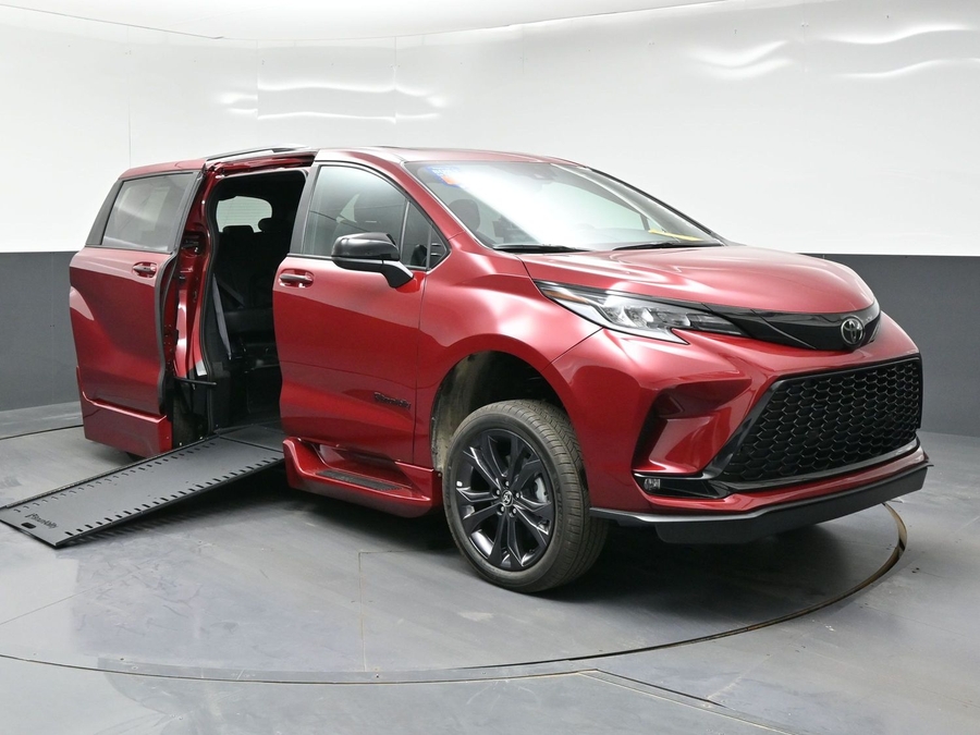 New 2026 Toyota Sienna Hybrid XSE Sport - BraunAbility Side Entry In Floor Automatic Ramp