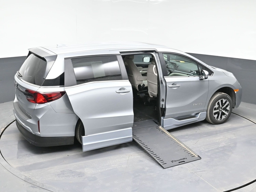 New 2026 Honda Odyssey EX-L - BraunAbility Side Entry Entry In Floor Automatic Ramp