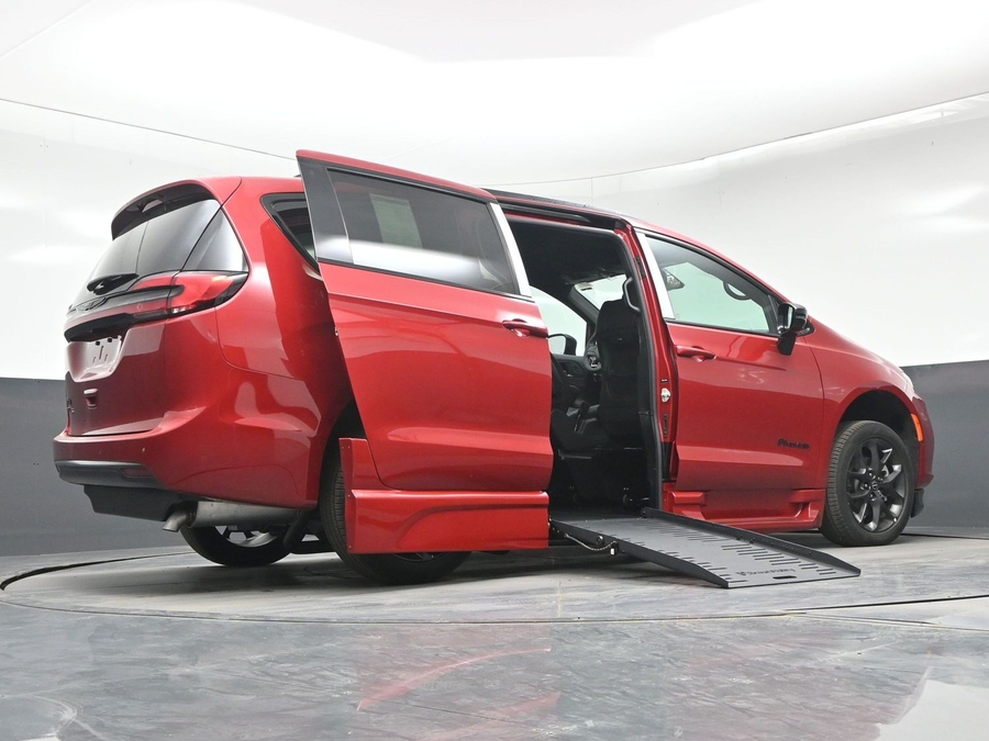 Red Chrysler Pacifica image number 20