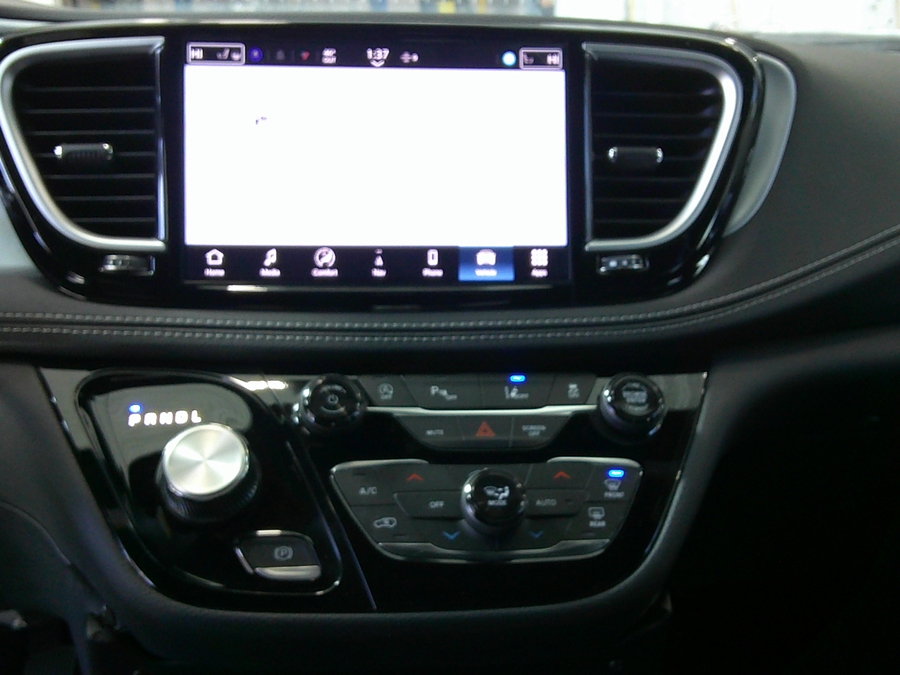 Blue Chrysler Pacifica image number 11