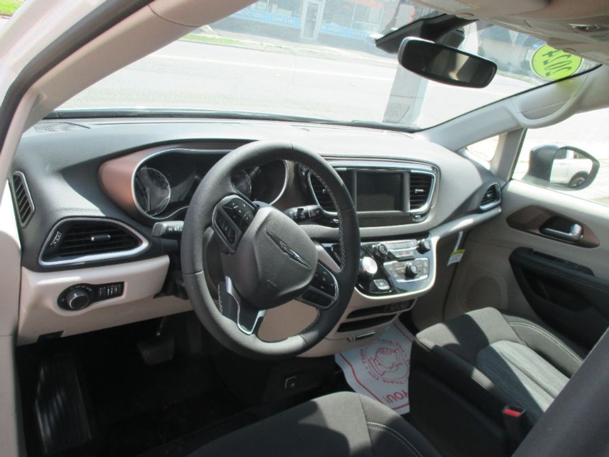 2024 CHRYSLER VOYAGER - Image 10