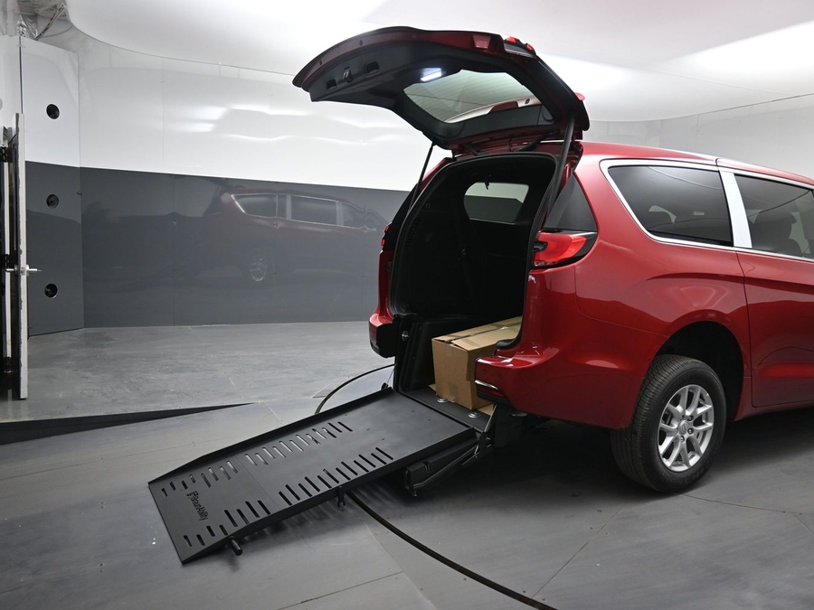 Red Chrysler Pacifica image number 13
