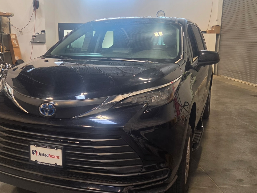 Used 2024 Toyota Sienna Hybrid LE Base - BraunAbility Side Entry Fold Out Automatic Ramp