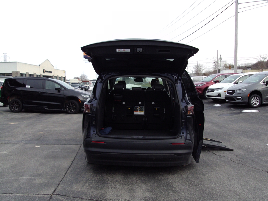 Used 2023 Toyota Sienna Hybrid XLE Base - BraunAbility Side Entry Entry Fold Out Automatic Ramp