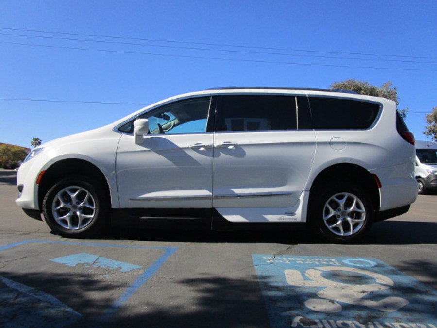 Used 2018 Chrysler Pacifica Touring L - VMI Side Entry Entry In Floor Automatic Ramp