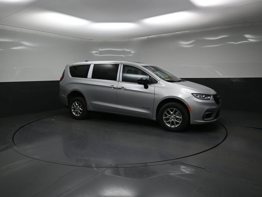 2026 Chrysler Pacifica Select - Photo 13