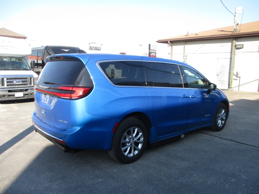Blue Chrysler Pacifica image number 4