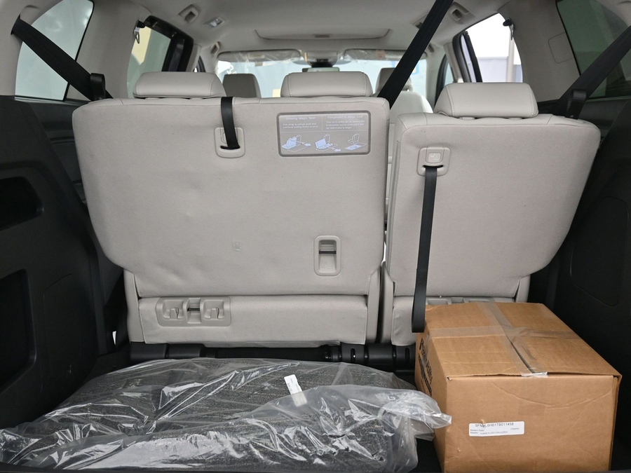 Grey Honda Odyssey image number 11