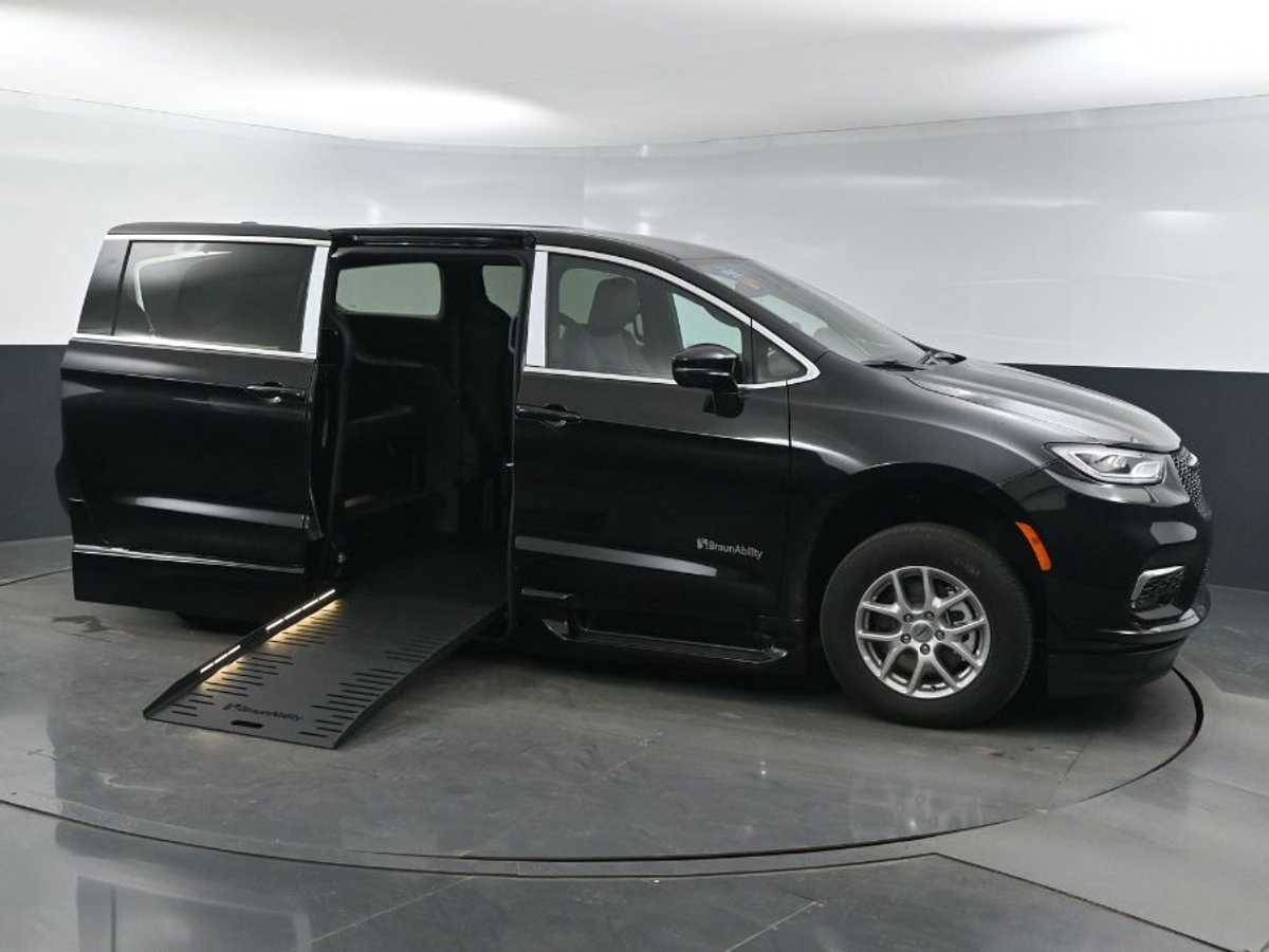 2025 CHRYSLER PACIFICA - Image 2