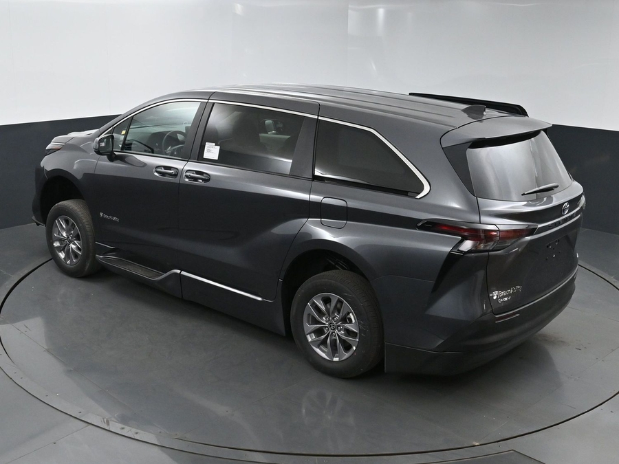 New 2025 Toyota Sienna Hybrid LE - BraunAbility Side Entry Entry Fold Out Automatic Ramp