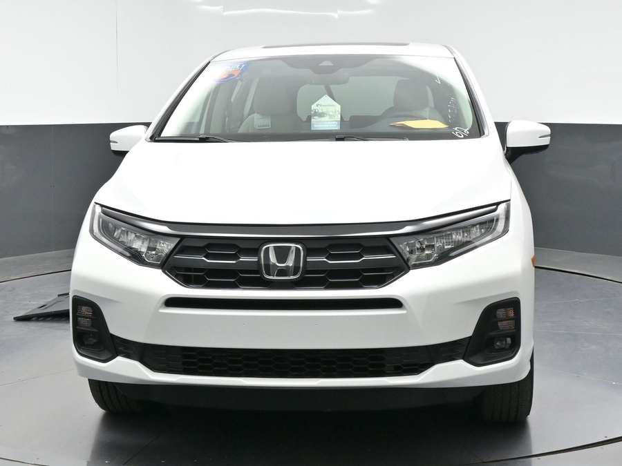 White Honda Odyssey image number 20