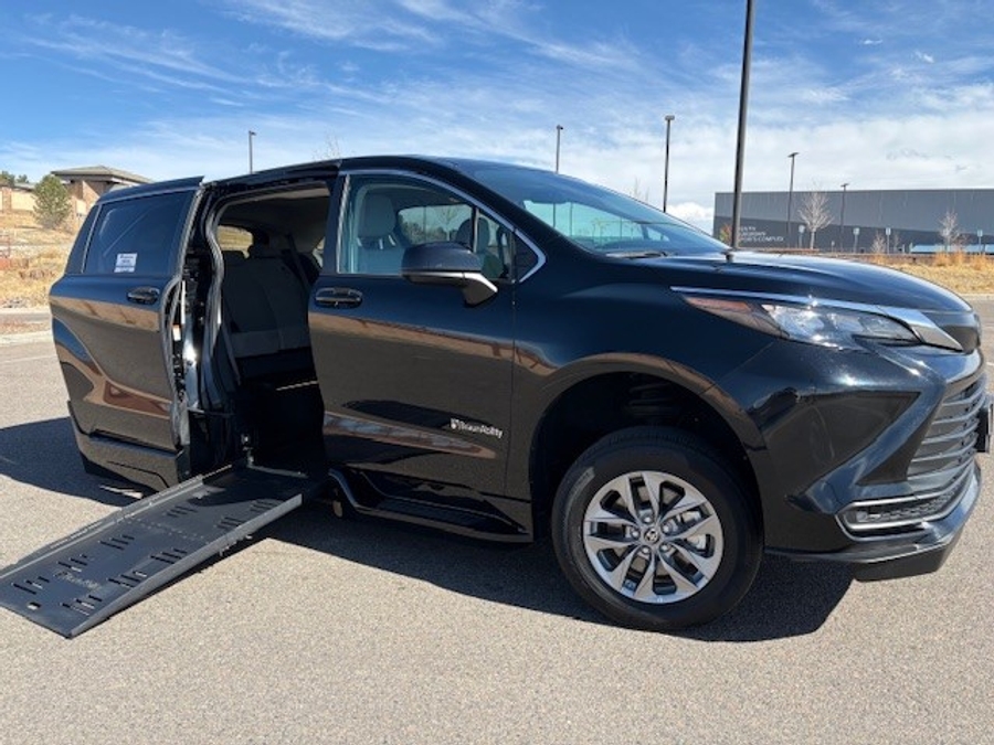 Used 2024 Toyota Sienna Hybrid LE - BraunAbility Side Entry Entry Fold Out Automatic Ramp