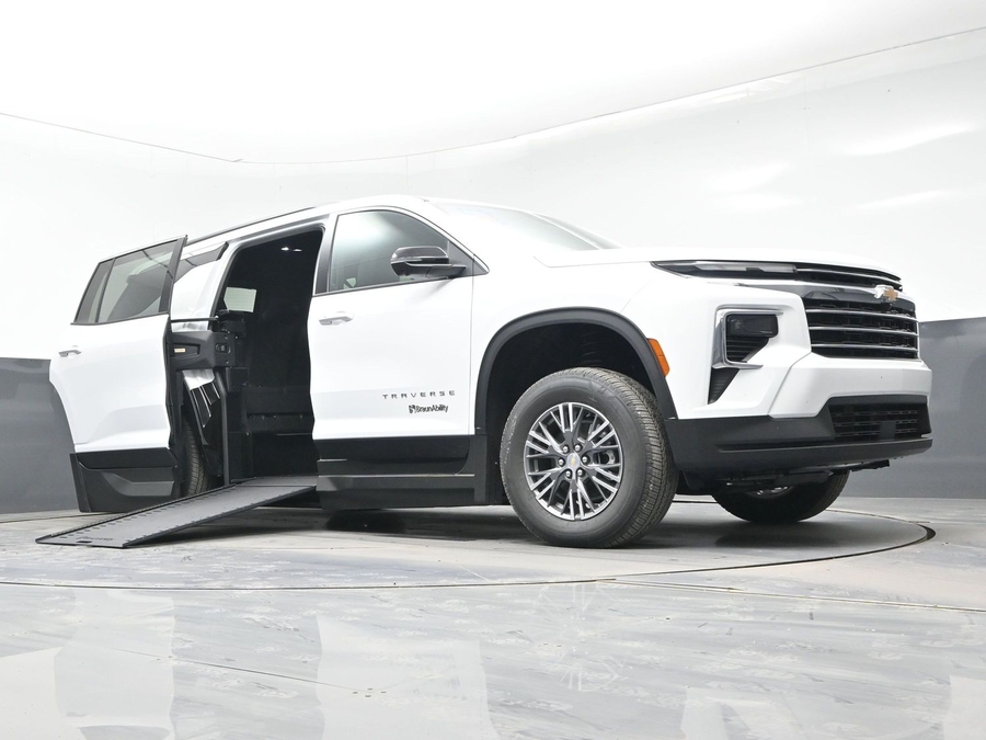 New 2026 Chevrolet Traverse 1LT - BraunAbility Side Entry Entry In Floor Automatic Ramp