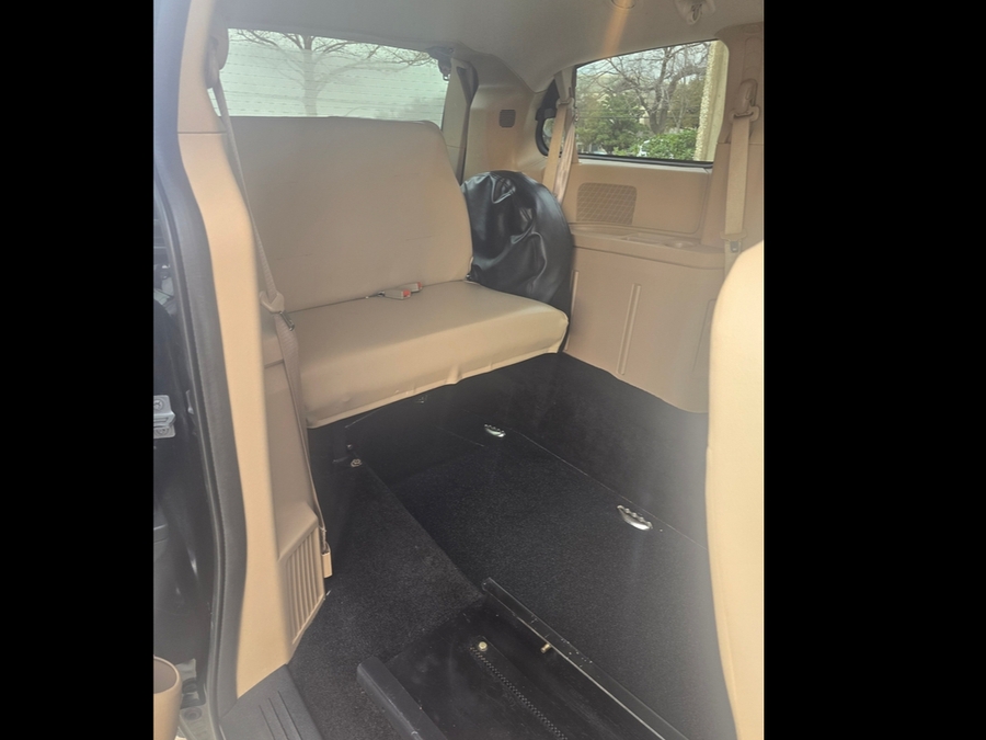 Used 2014 Dodge Grand Caravan SXT - Freedom Rear Entry Entry Fold Out Automatic Ramp