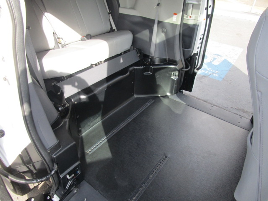 Used 2022 Toyota Sienna Hybrid XLE - BraunAbility Side Entry Entry Fold Out Automatic Ramp