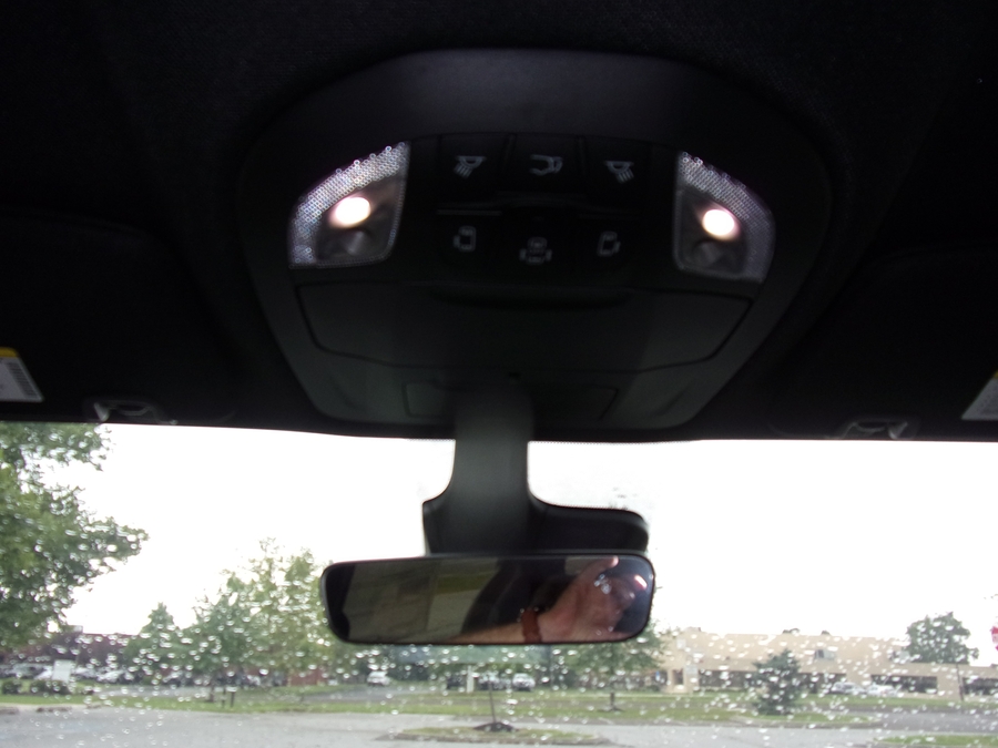 Black Chrysler Voyager image number 12