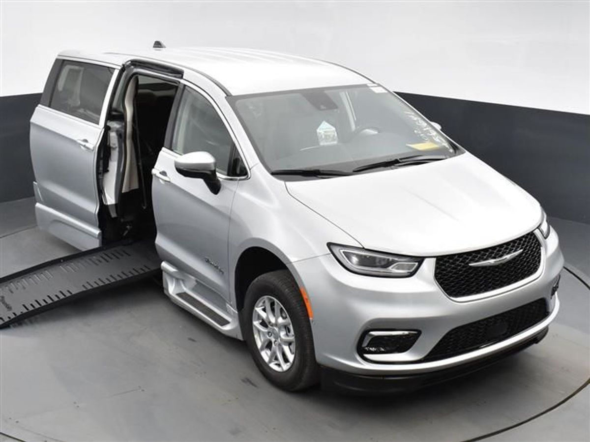 2023 CHRYSLER PACIFICA - Image 3