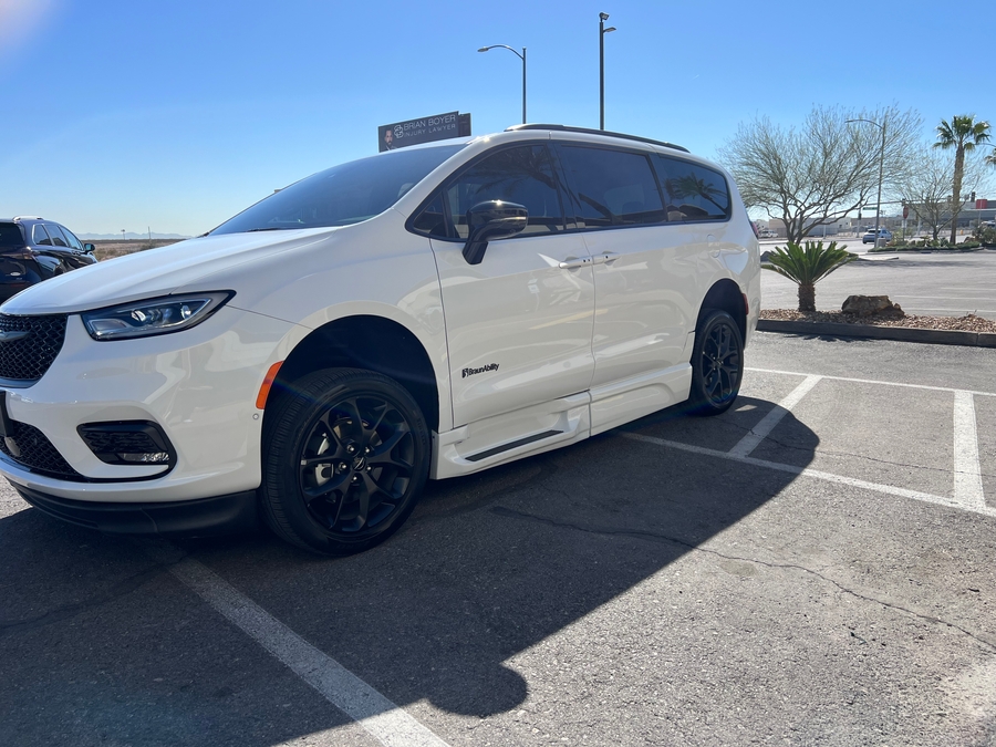 Used 2024 Chrysler Pacifica Touring L - BraunAbility Side Entry Entry Fold Out Automatic Ramp