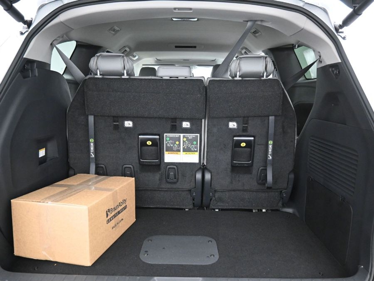 2025 TOYOTA SIENNA - Image 14
