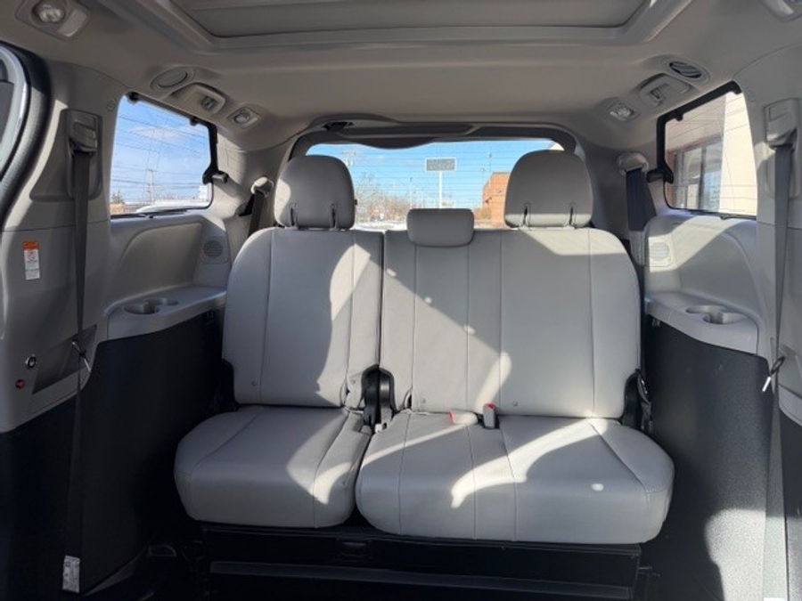 Used 2018 Toyota Sienna XLE - BraunAbility Side Entry Entry In Floor Automatic Ramp