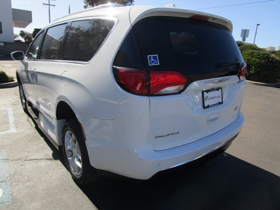 Used 2018 Chrysler Pacifica Touring L - VMI Side Entry Entry In Floor Automatic Ramp