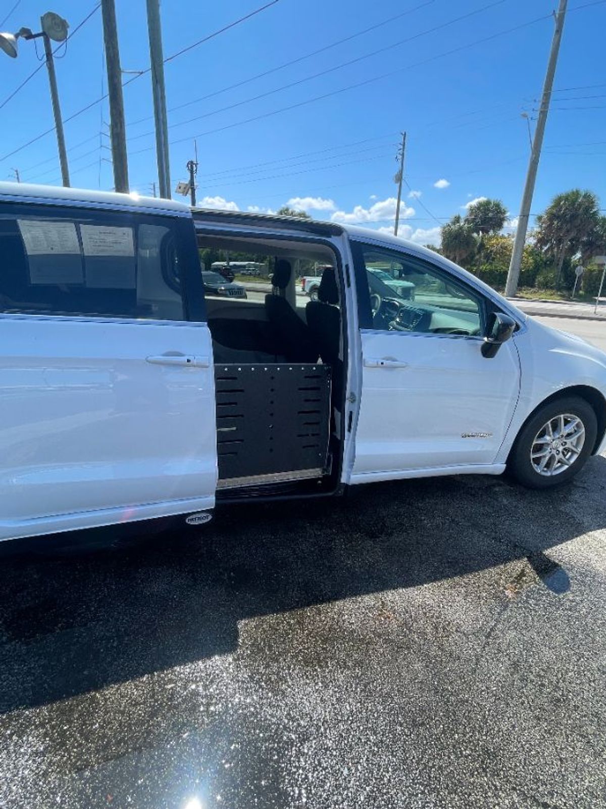 2024 CHRYSLER VOYAGER - Image 9