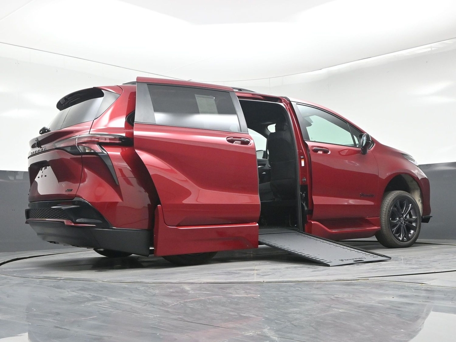 New 2026 Toyota Sienna Hybrid XSE Sport - BraunAbility Side Entry In Floor Automatic Ramp