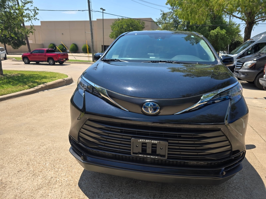 Used 2024 Toyota Sienna Hybrid LE Base - BraunAbility Side Entry Fold Out Automatic Ramp