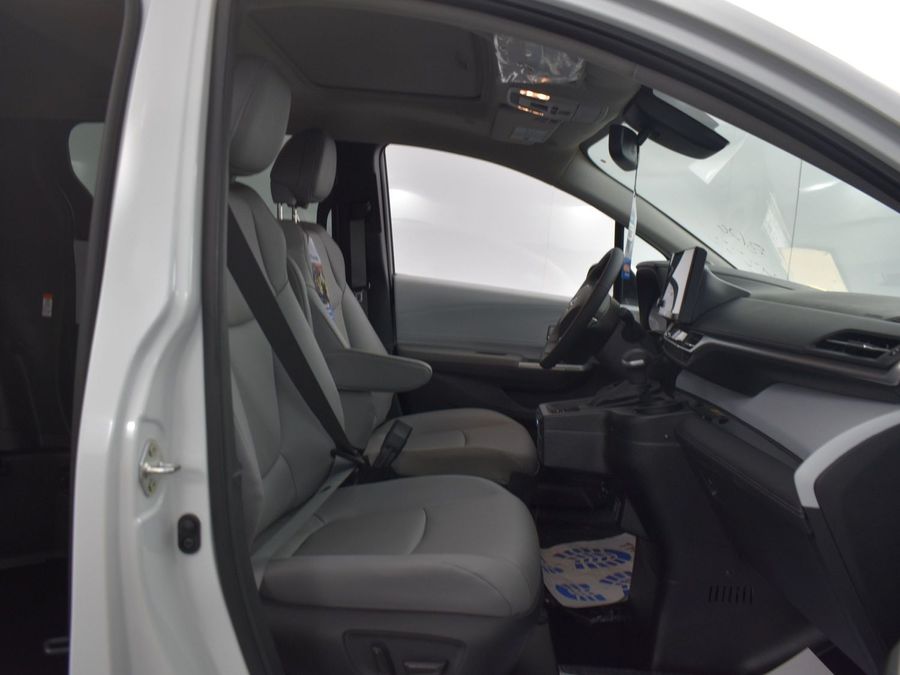 New 2025 Toyota Sienna Hybrid XLE Plus - BraunAbility Side Entry Entry Fold Out Automatic Ramp