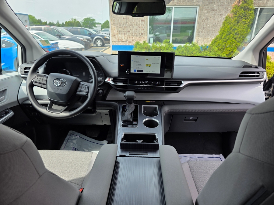 White Toyota Sienna image number 8