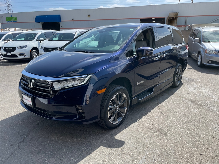Used 2022 Honda Odyssey Elite - BraunAbility Side Entry Entry In Floor Automatic Ramp