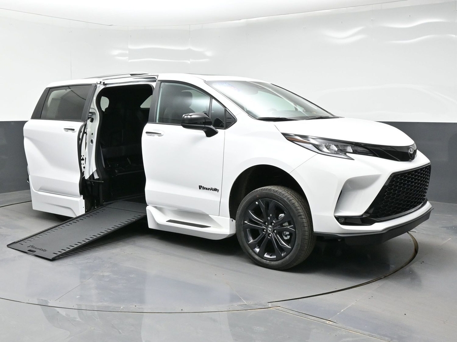 New 2026 Toyota Sienna Hybrid XSE Sport - BraunAbility Side Entry Entry In Floor Automatic Ramp