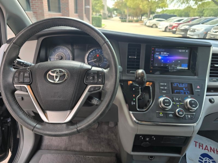 Used 2018 Toyota Sienna XLE - VMI Side Entry In Floor Automatic Ramp