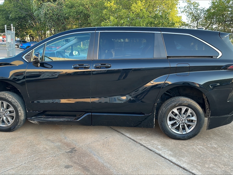 Used 2024 Toyota Sienna Hybrid LE Base - BraunAbility Side Entry Fold Out Automatic Ramp