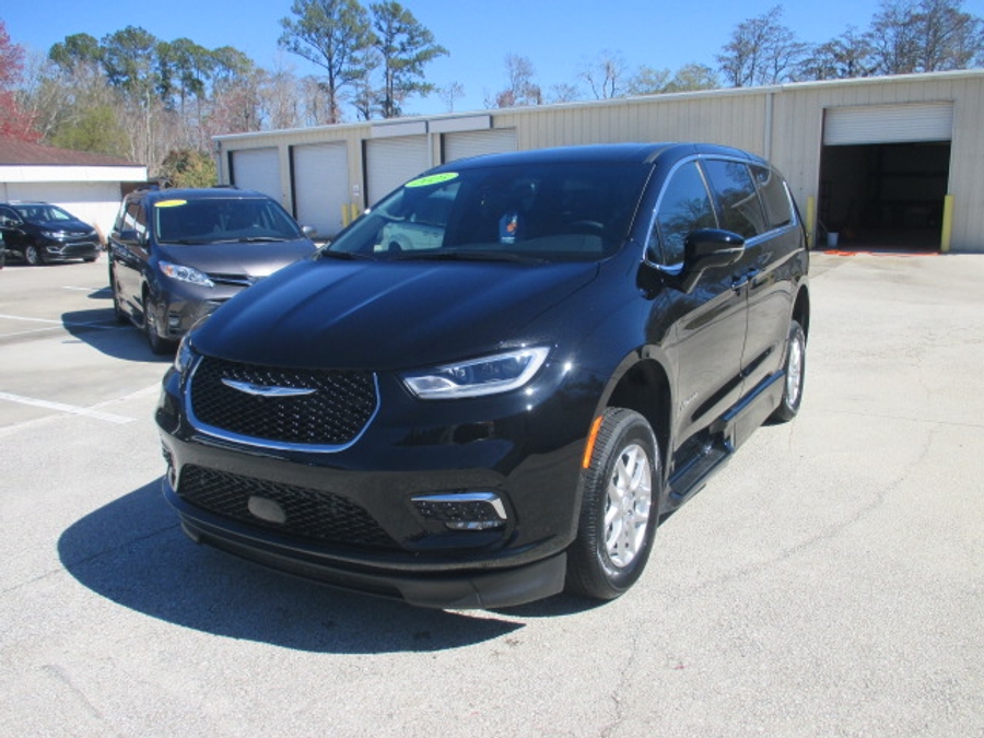 Black Chrysler Pacifica with Side Entry Automatic In Floor ramp