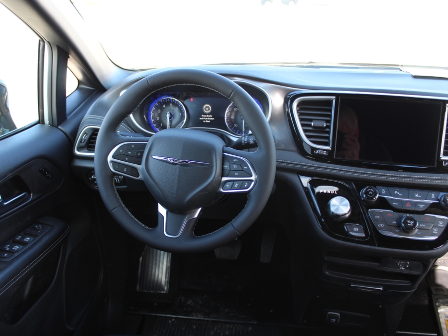 Silver Chrysler Pacifica image number 11