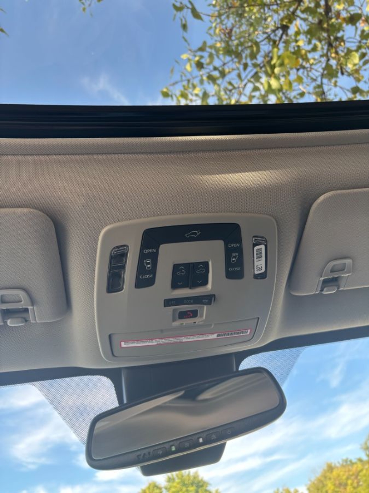 Black Toyota Sienna image number 10