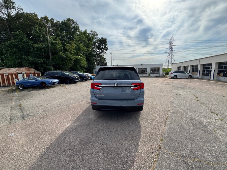 Grey Honda Odyssey image number 6
