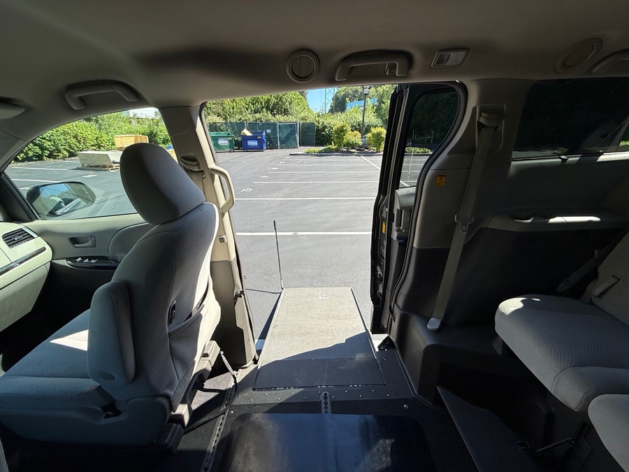 Used 2013 Toyota Sienna LE - VMI Side Entry Entry In Floor Manual Ramp