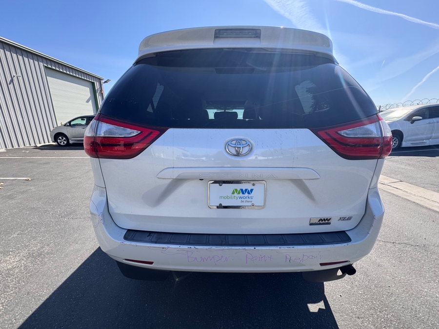  Toyota Sienna with Side Entry Automatic In Floor ramp