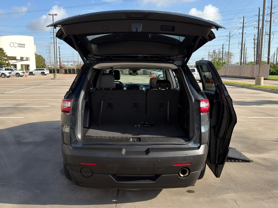 Used 2021 Chevrolet Traverse 2LT - BraunAbility Side Entry In Floor Automatic Ramp