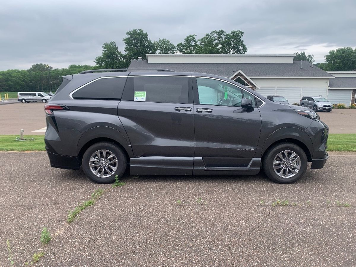 Metallic Gray Toyota Sienna image number 6