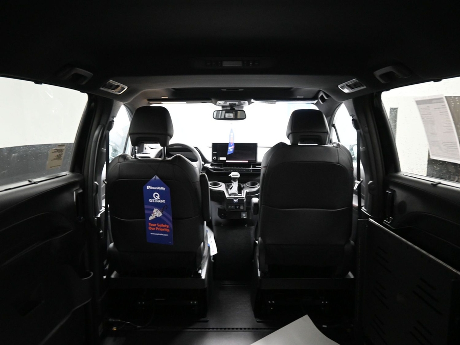 New 2025 Toyota Sienna Hybrid XSE Sport - BraunAbility Side Entry Entry Fold Out Automatic Ramp