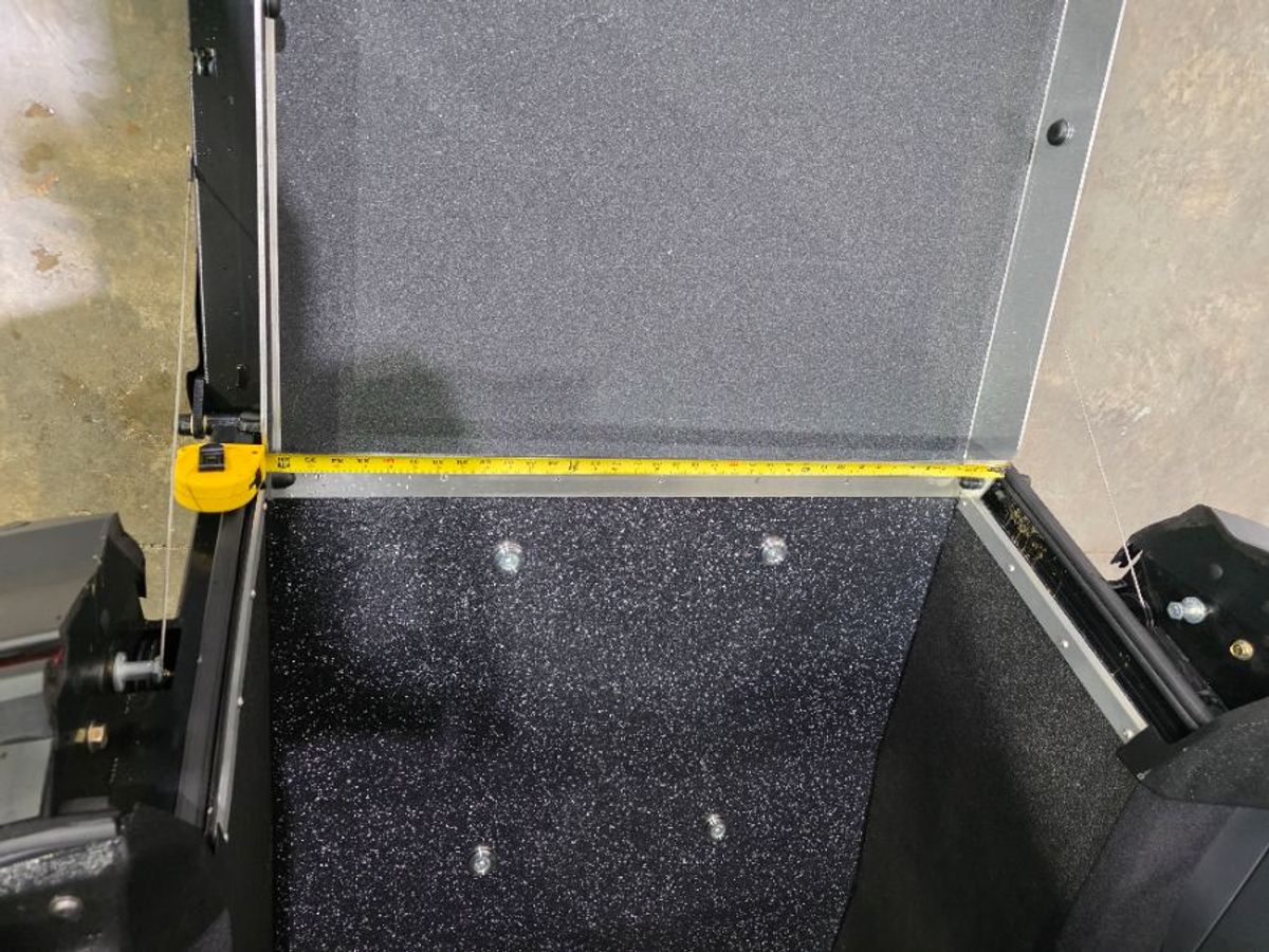 Grey Toyota Sienna image number 17