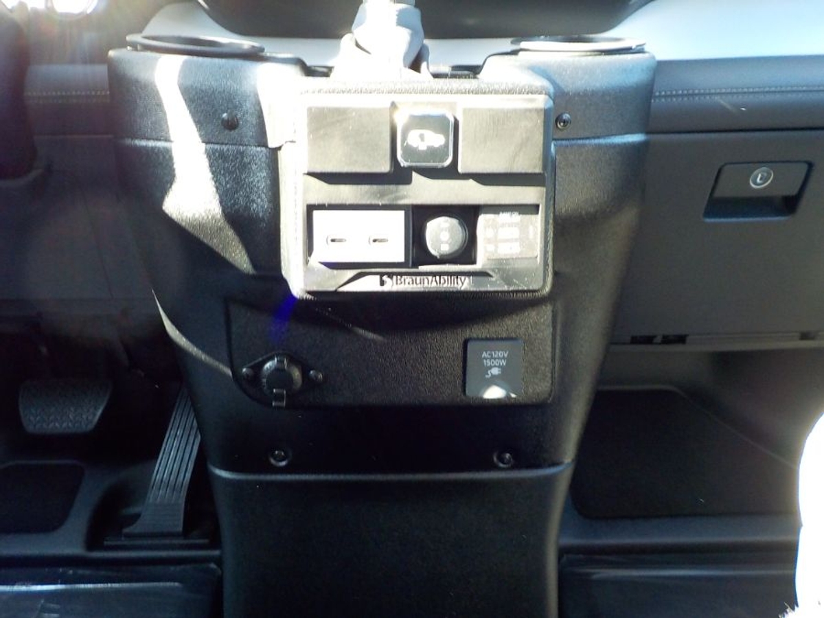 2025 TOYOTA SIENNA - Image 37