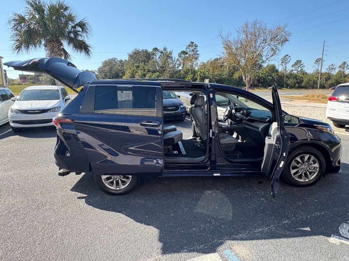 2024 TOYOTA SIENNA - Image 2